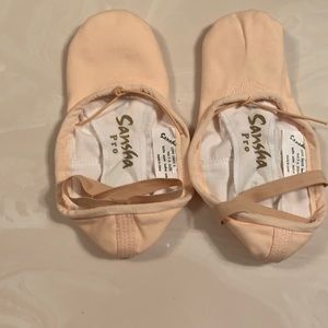 Bundle of 2 Sansha Ballet Slippers – New in Packaging White and‎ Pink